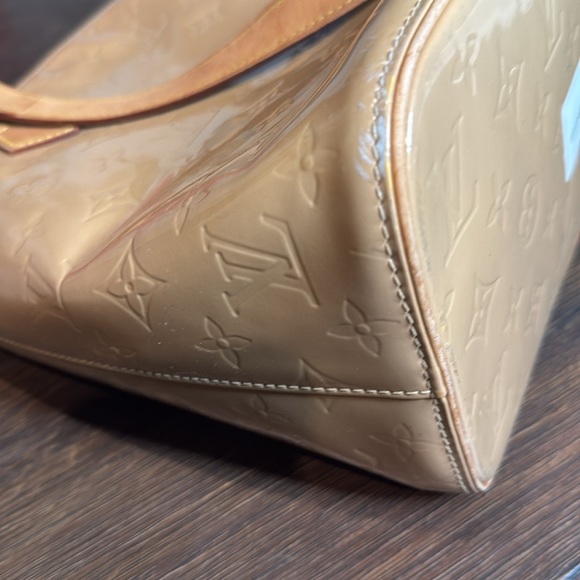 Authentic Louis Vuitton Houston tote in Monogram gold vernis leather - Picture 11 of 17